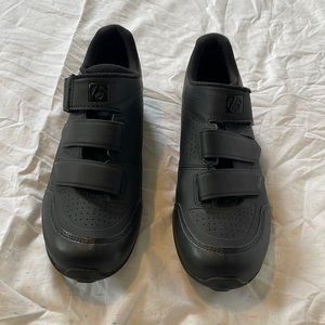 Cycling Shoes with clips included
